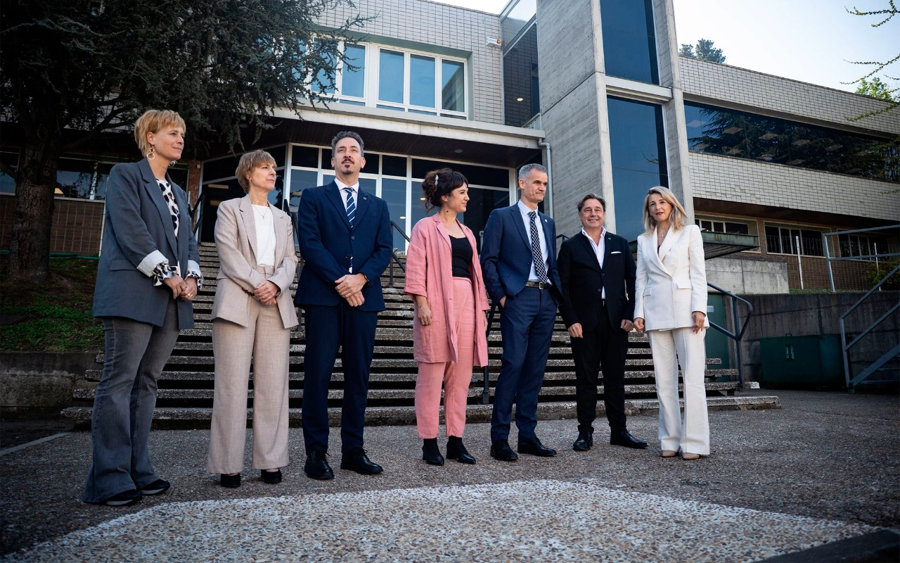 Yolanda Diaz, Lan eta Ekonomia Sozialeko ministroa, Copreci bisitatzen.